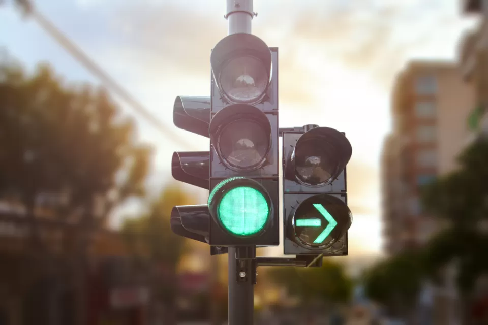 Traffic light with green light on and green right turn arrow on